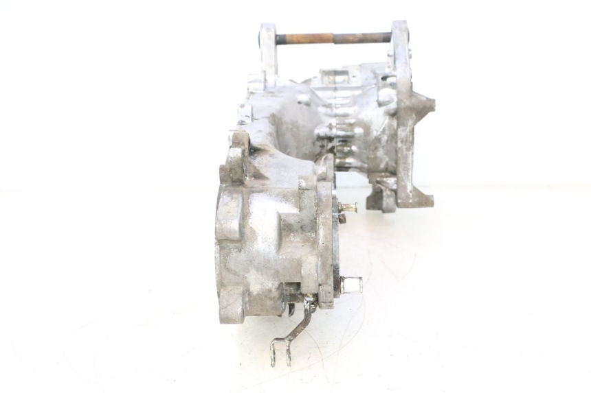 photo de CARTER BAS MOTORE PEUGEOT KISBEE 2T 50 (2010 - 2017) - Dettagli dei punti di fissaggio