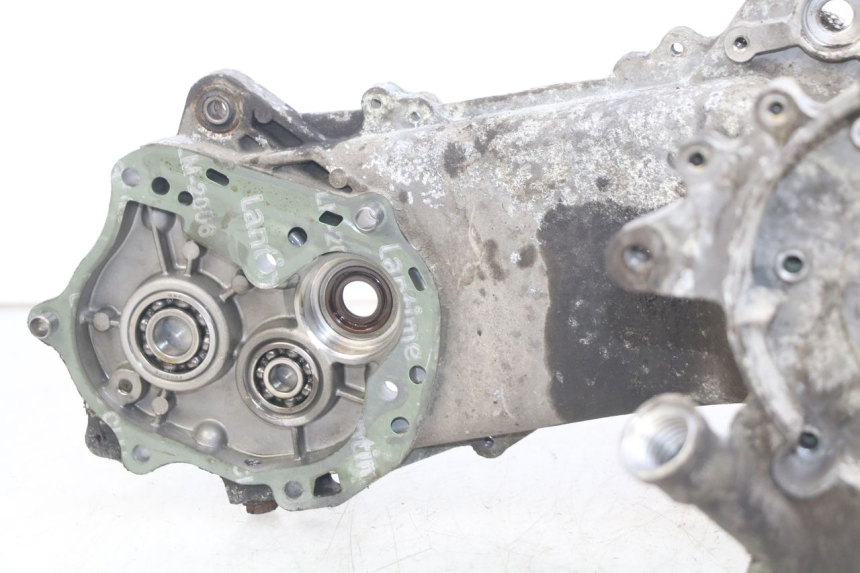 photo de CARTER BAS MOTEUR PEUGEOT KISBEE 4T 50 (2018 - 2022) - Zoom sui componenti