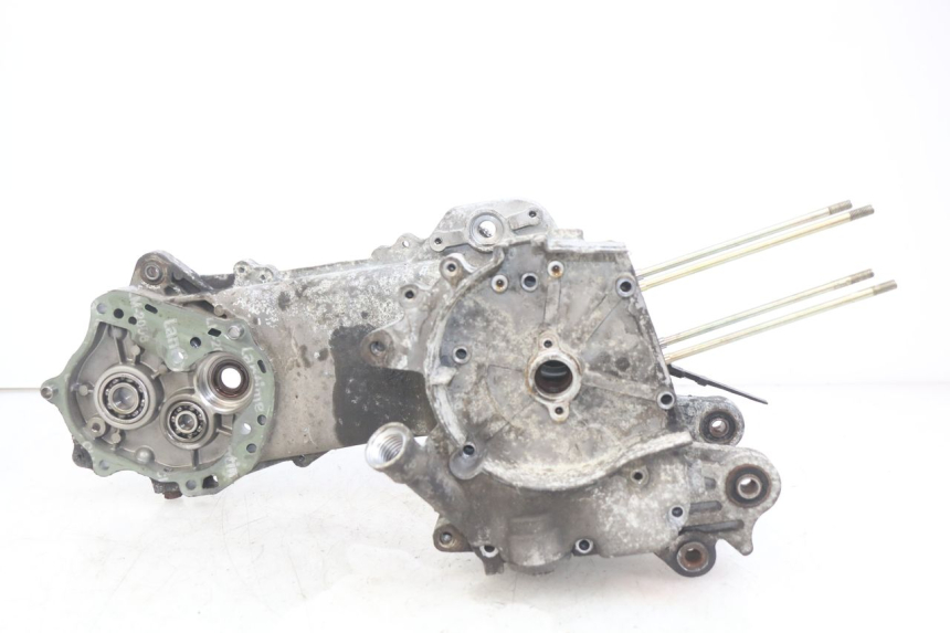 photo de CARTER BAS MOTEUR PEUGEOT KISBEE 4T 50 (2018 - 2022) - Primo piano ad alta risoluzione