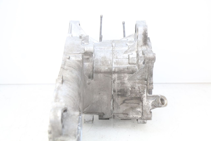 photo de CARTER MOTORE INFERIORE YAMAHA N-MAX NMAX 125 (2017 - 2020) - Caratteristiche distintive