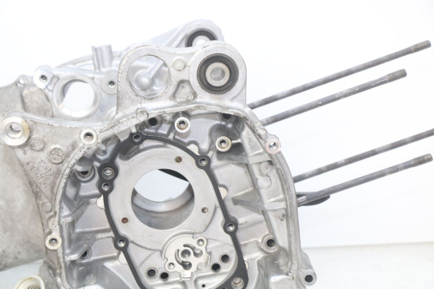 photo de CARTER MOTORE INFERIORE YAMAHA N-MAX NMAX 125 (2017 - 2020) - Zoom sui componenti