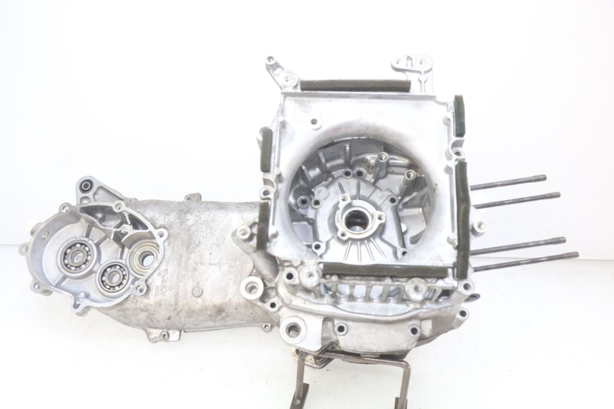 photo de CARTER MOTORE INFERIORE YAMAHA N-MAX NMAX 125 (2017 - 2020) - Zoom sullo stato d'uso