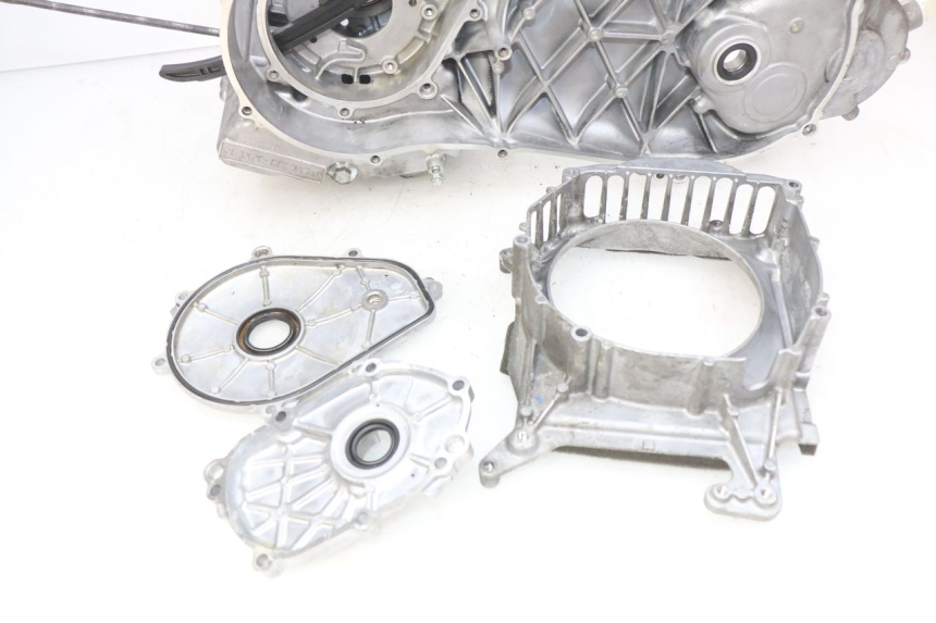photo de CARTER MOTORE INFERIORE YAMAHA N-MAX NMAX 125 (2017 - 2020) - Stato della superficie e materiale