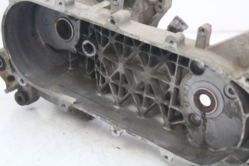 photo de CARTER BAS MOTEUR SYM ORBIT 2 4T 50 (2018 - 2022) - Dettagli dei punti di fissaggio