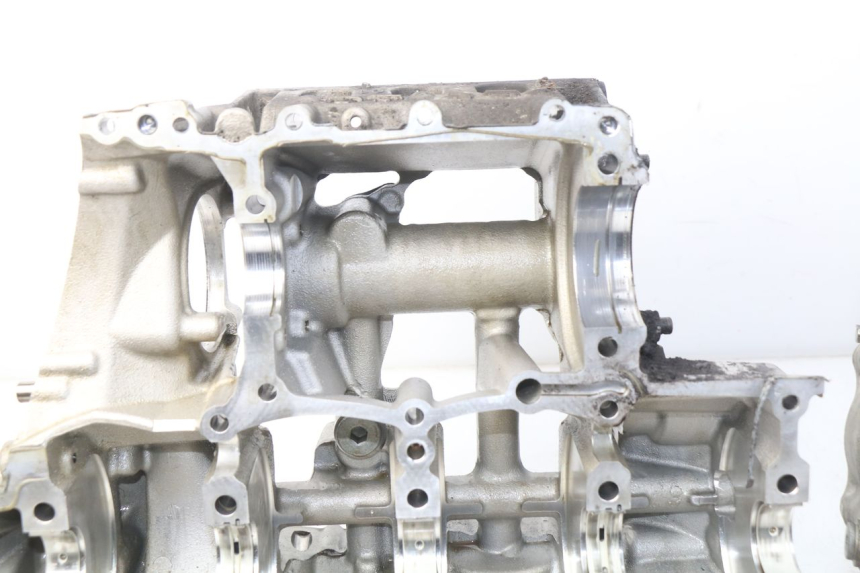 photo de CARTER MOTORE BMW S RR ABS S1000RR 1000 (2009 - 2011) - Dettagli dei punti di fissaggio