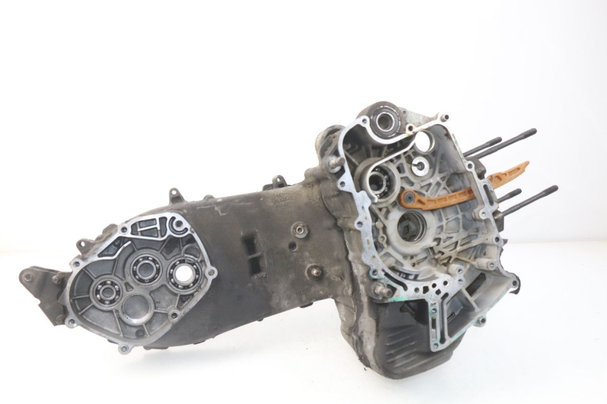 photo de CARTER MOTORE INFERIORE PEUGEOT SATELIS 500 (2007 - 2013) - Dettagli dei punti di fissaggio