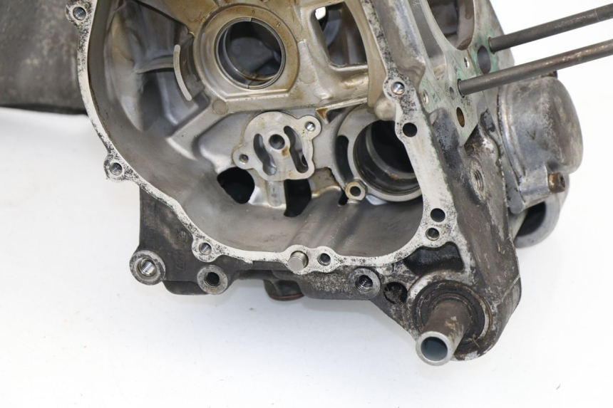 photo de CARTER MOTORE INFERIORE APRILIA SCARABEO GT 125 (1999 - 2007) - Angolazione alternativa