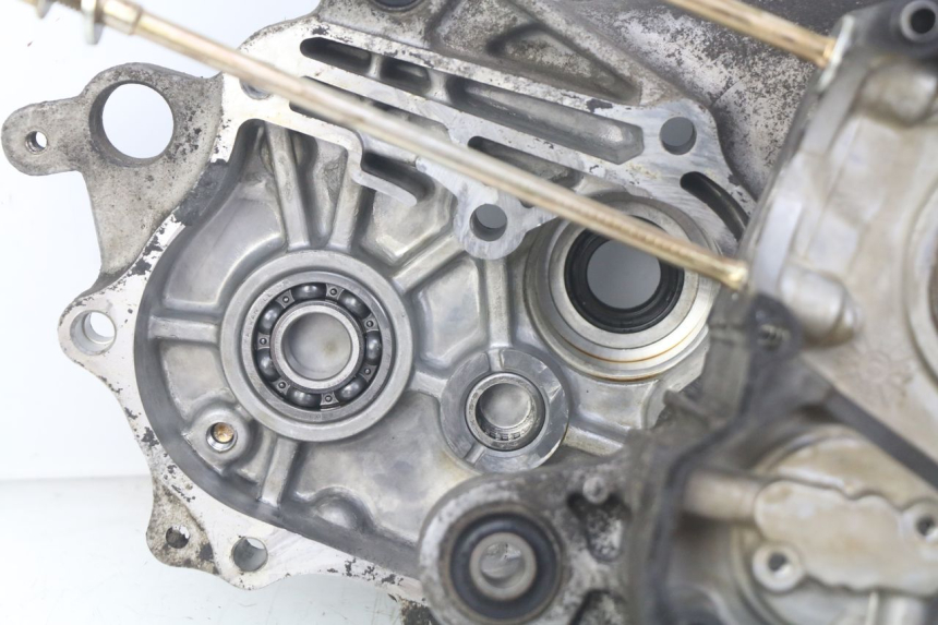 photo de CARTER BAS MOTEUR KYMCO SENTO 100 (2008 - 2013) - Angolazione alternativa