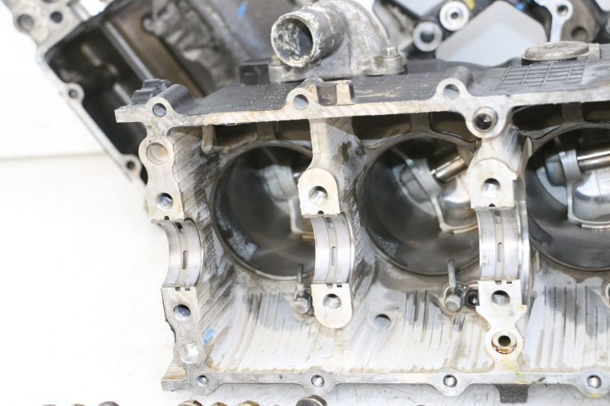 photo de CARTER MOTORE SUZUKI GSR 750 (2011 - 2017) - Caratteristiche distintive