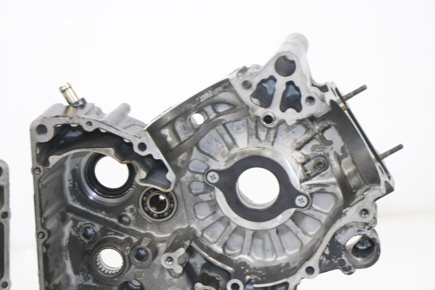 photo de CARTER MOTORE INFERIORE SUZUKI SV S 650 (1999 - 2002) - Altra vista dell'articolo