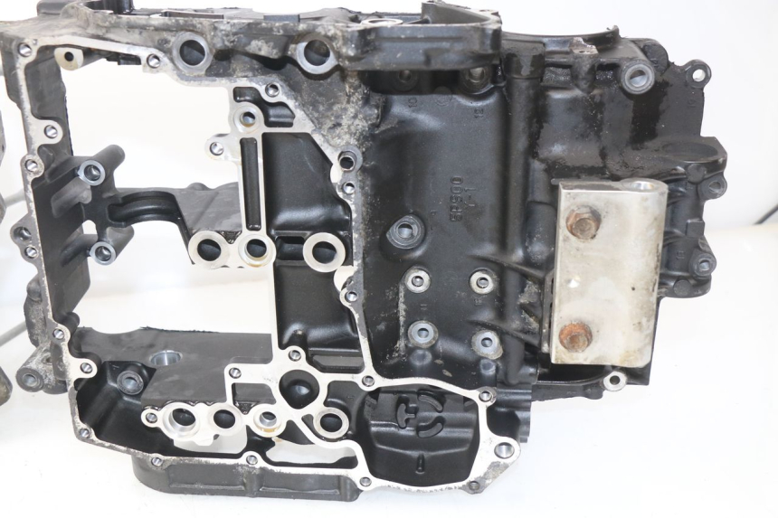 photo de CARTER MOTORE INFERIORE YAMAHA TDM ABS 900 (2002 - 2014) - Caratteristiche distintive