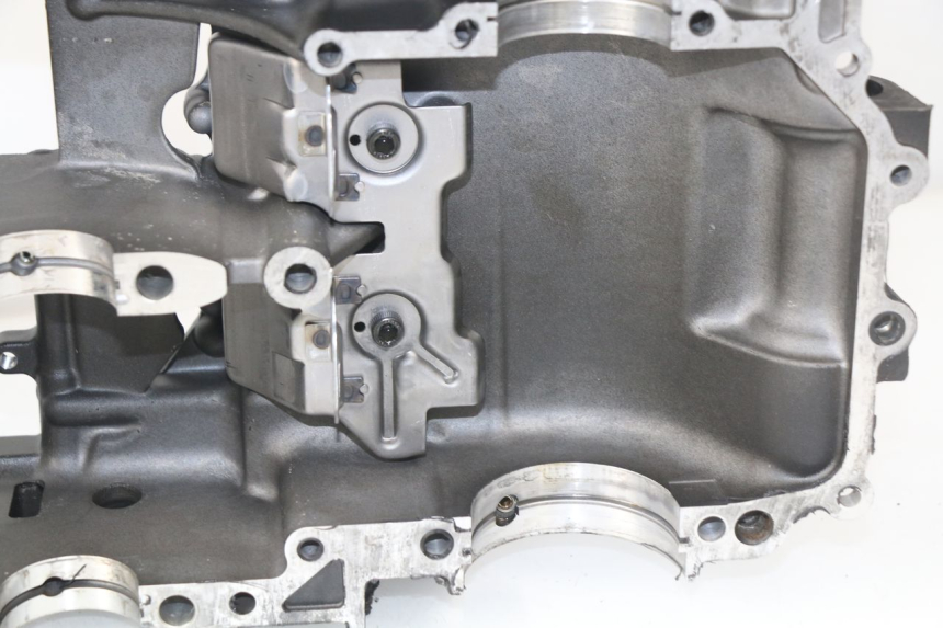 photo de CARTER MOTORE INFERIORE YAMAHA TDM ABS 900 (2002 - 2014) - Ispezione visiva dettagliata