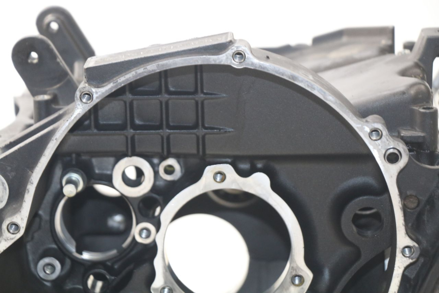 photo de CARTER MOTORE INFERIORE YAMAHA TDM ABS 900 (2002 - 2014) - Primo piano tecnico