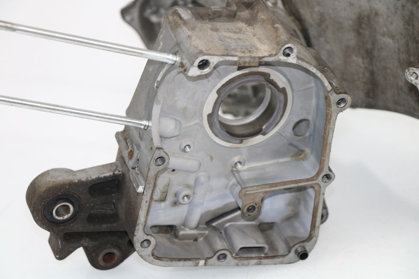 photo de CARTER MOTORE INFERIORE BAOTIAN TRAVEL SPIRIT 50 (2010 - 2012) - Marcature e riferimenti originali