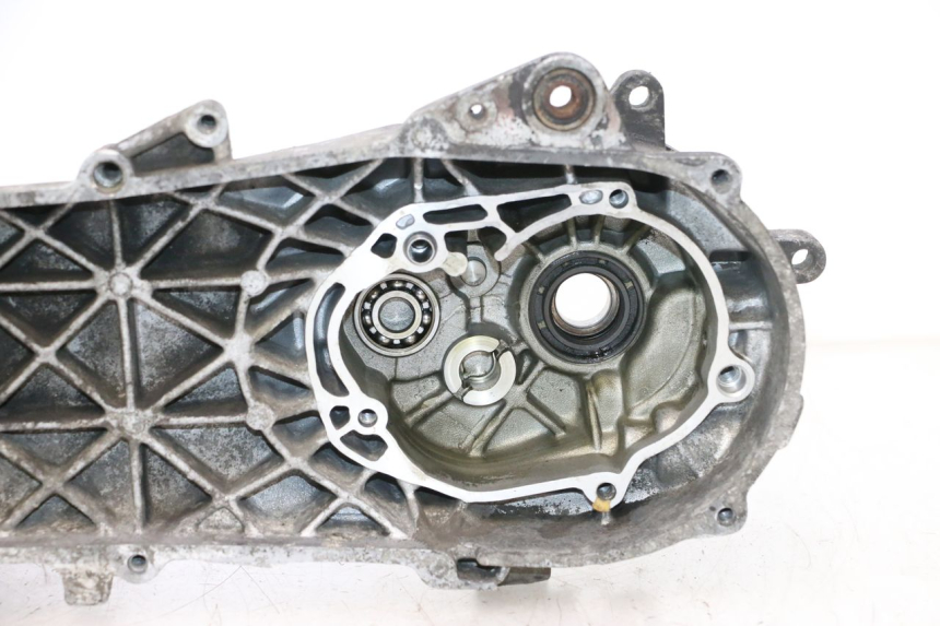 photo de CARTER MOTORE PEUGEOT TREKKER 50 (1995 - 2004) - Altra vista dell'articolo