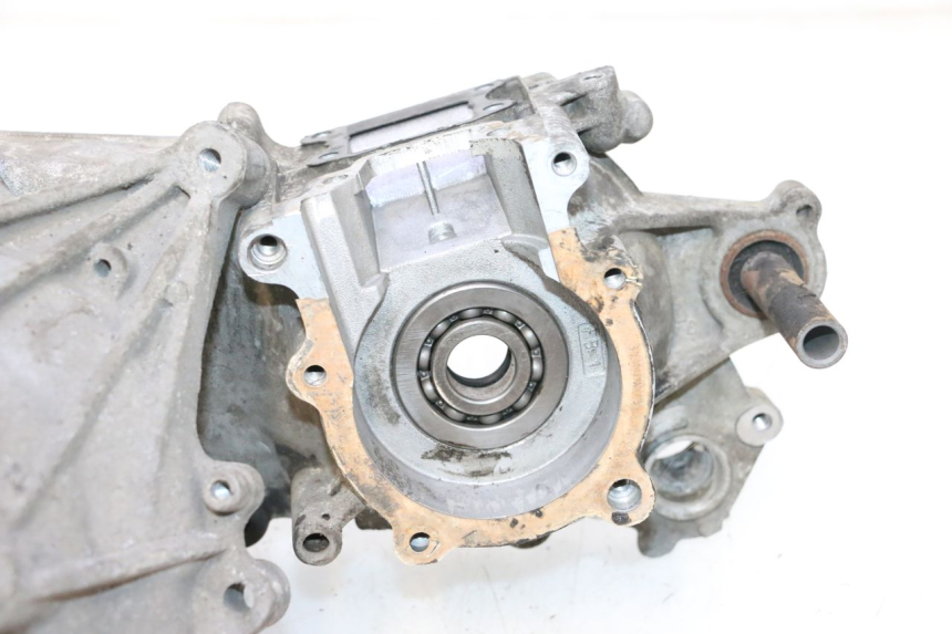 photo de CARTER MOTORE PEUGEOT TREKKER 50 (1995 - 2004) - Angolazione alternativa