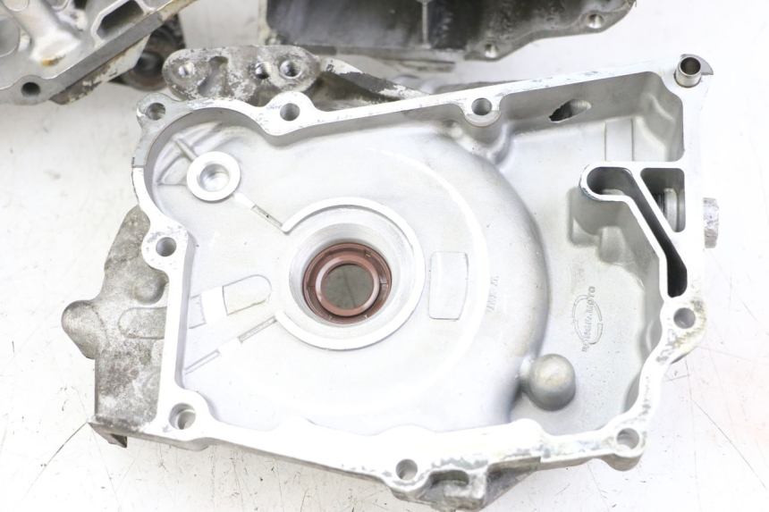 photo de CARTER BAS MOTEUR PEUGEOT TWEET 4T 50 (2018 - 2022) - Dettagli dei punti di fissaggio