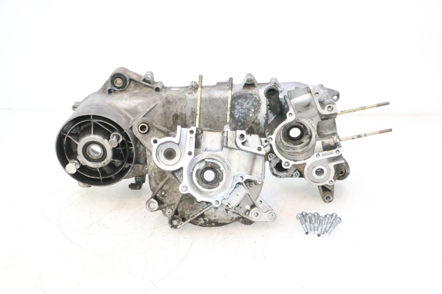 photo de CARTER MOTORE PIAGGIO TYPHOON 50 (2000 - 2009) - Angolazione alternativa