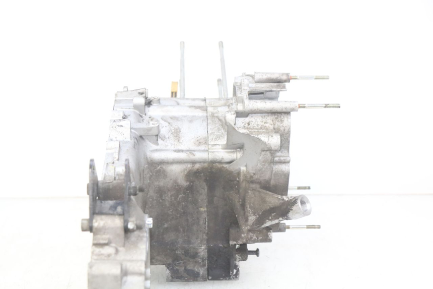 photo de CARTER BAS MOTORE PIAGGIO VESPA GTS IGET ABS 125 (2017 - 2023) - Caratteristiche distintive