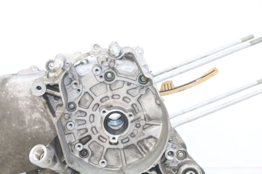 photo de CARTER BAS MOTORE PIAGGIO VESPA GTS IGET ABS 125 (2017 - 2023) - Zoom sui componenti