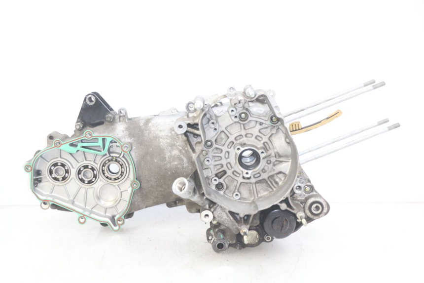 photo de CARTER BAS MOTORE PIAGGIO VESPA GTS IGET ABS 125 (2017 - 2023) - Ispezione visiva dettagliata