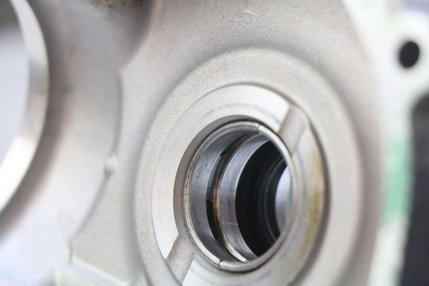 photo de CARTER BAS MOTORE PIAGGIO VESPA GTS IGET ABS 125 (2017 - 2023) - Dettaglio del componente