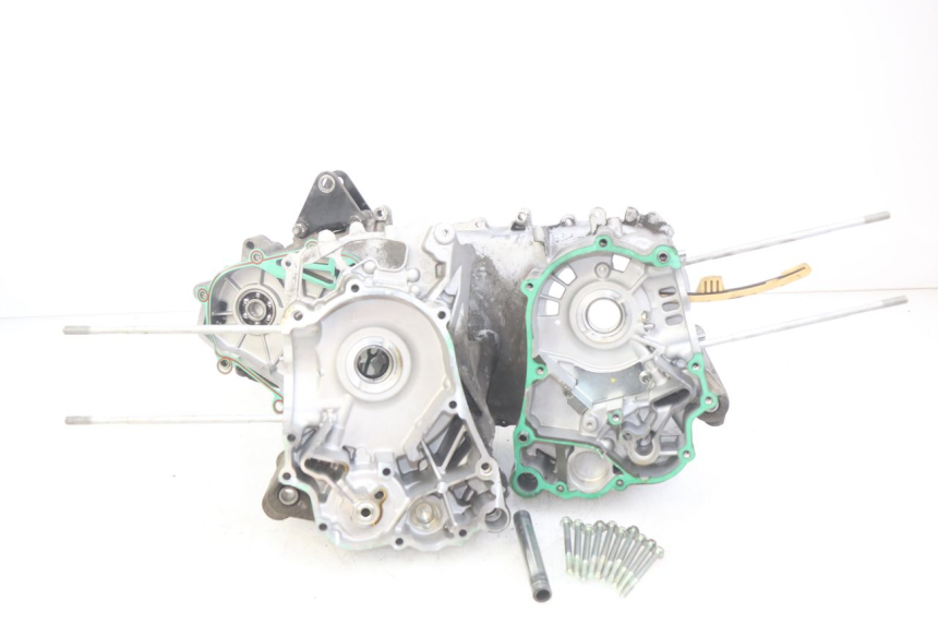 photo de CARTER BAS MOTORE PIAGGIO VESPA GTS IGET ABS 125 (2017 - 2023) - Altra angolazione