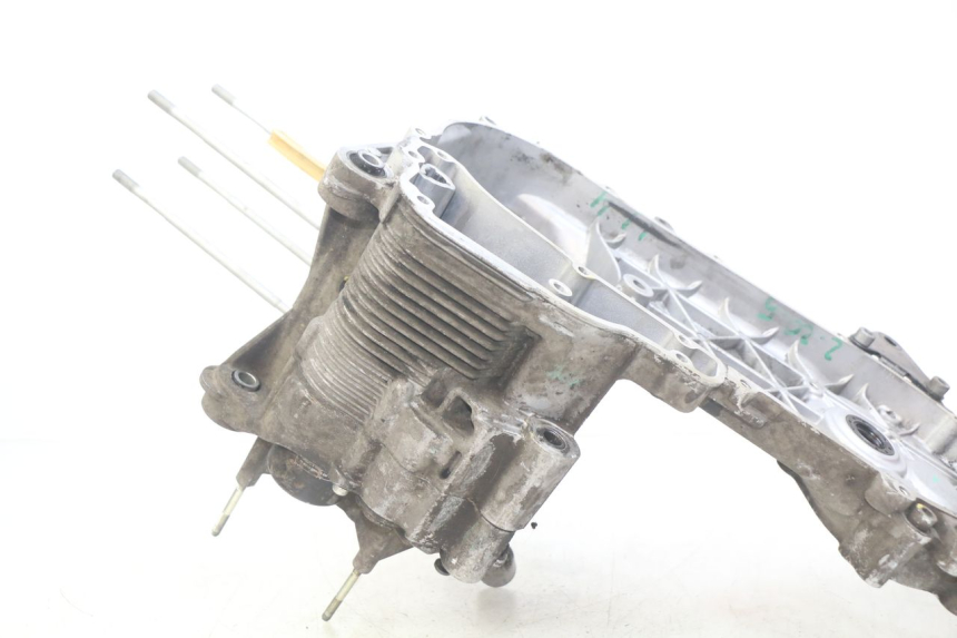photo de CARTER BAS MOTORE PIAGGIO VESPA GTS IGET ABS 125 (2017 - 2023) - Primo piano tecnico