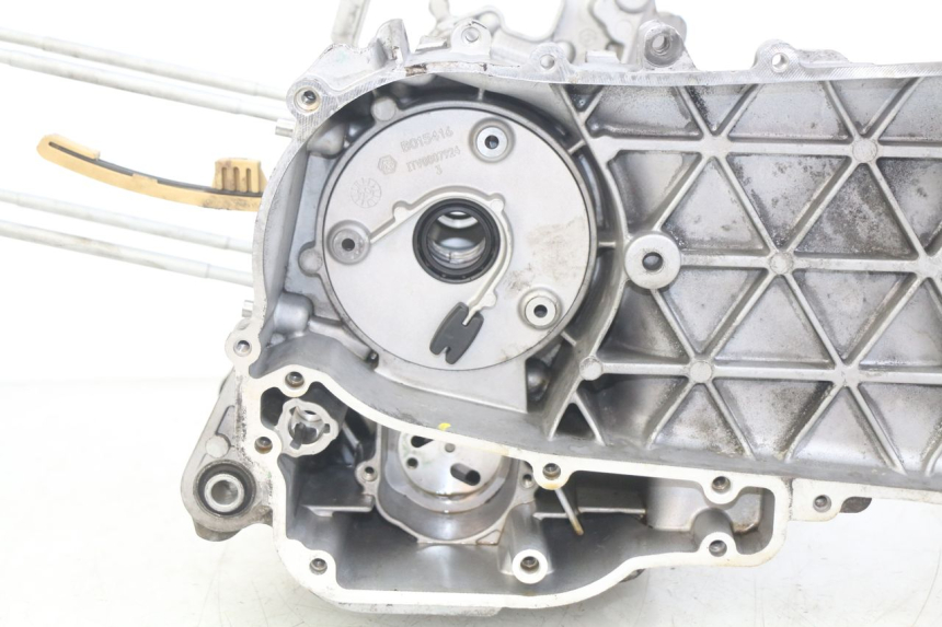 photo de CARTER BAS MOTORE PIAGGIO VESPA GTS IGET ABS 125 (2017 - 2023) - Stato della superficie e materiale