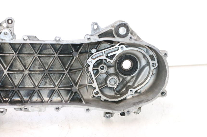 photo de CARTER MOTORE PIAGGIO VESPA PRIMAVERA 2T 50 (2013 - 2018) - Caratteristiche distintive