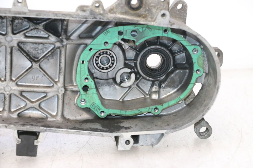 photo de CARTER BAS MOTEUR PEUGEOT VIVACITY NEW 2T 50 (2008 - 2017) - Angolazione alternativa