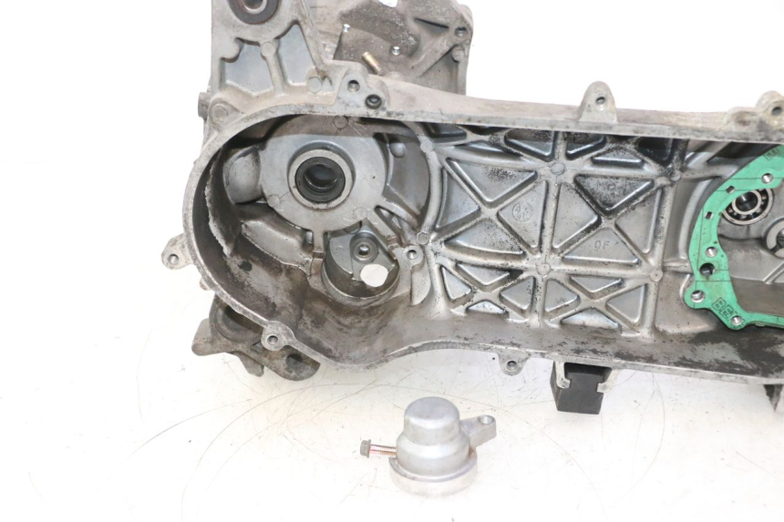 photo de CARTER BAS MOTEUR PEUGEOT VIVACITY NEW 2T 50 (2008 - 2017) - Panoramica del profilo