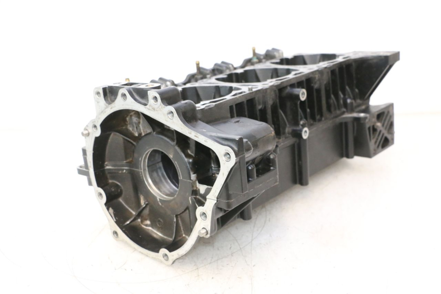 photo de CARTER MOTORE YAMAHA WAVE RUNNER GP R 1200 (2000 - 2003) - Ispezione visiva dettagliata