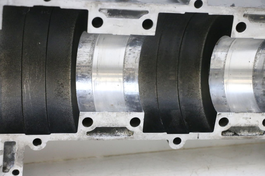 photo de CARTER MOTORE YAMAHA WAVE RUNNER GP R 1200 (2000 - 2003) - Dettagli dei punti di fissaggio