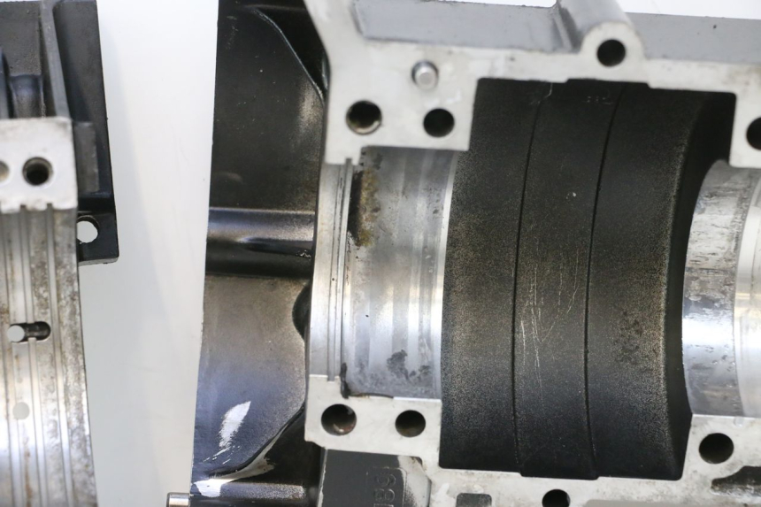 photo de CARTER MOTORE YAMAHA WAVE RUNNER GP R 1200 (2000 - 2003) - Stato della superficie e materiale