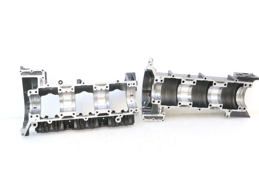 photo de CARTER MOTORE YAMAHA WAVE RUNNER GP R 1200 (2000 - 2003) - Caratteristiche distintive
