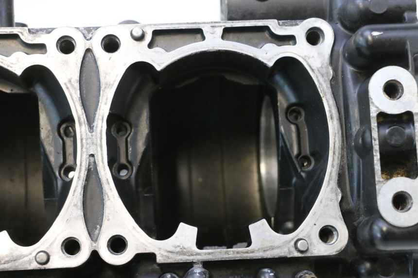 photo de CARTER MOTORE YAMAHA WAVE RUNNER GP R 1200 (2000 - 2003) - Marcature e riferimenti originali