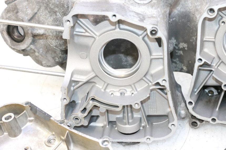 photo de CARTER BAS MOTORE YAMAHA XMAX X-MAX 125 (2006 - 2009) - Dettagli dei punti di fissaggio