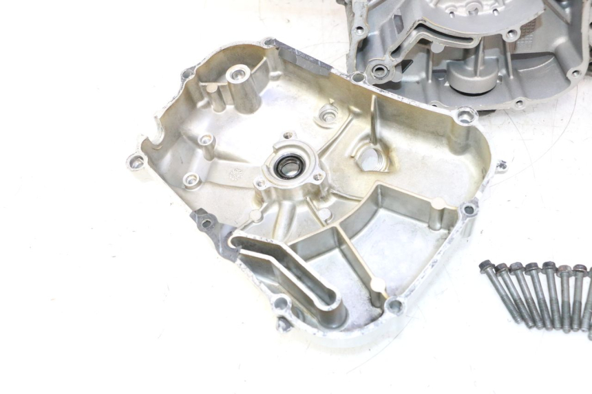 photo de CARTER BAS MOTORE YAMAHA XMAX X-MAX 125 (2006 - 2009) - Stato della superficie e materiale
