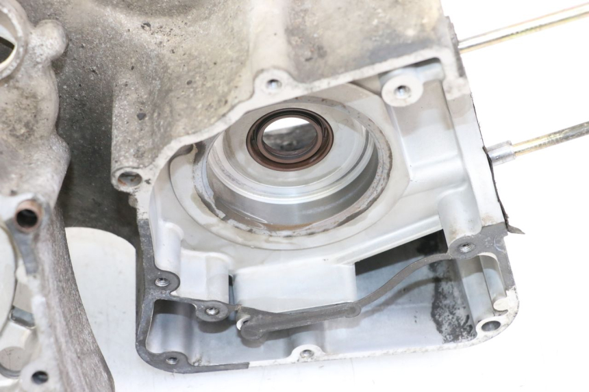 photo de CARTER MOTORE INFERIORE KYMCO XCITING 250 (2006 - 2009) - Primo piano ad alta risoluzione