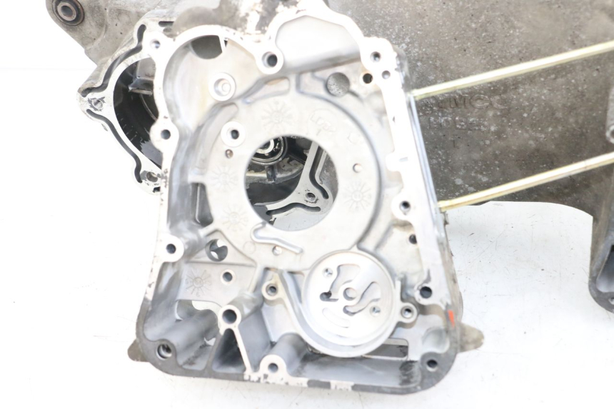 photo de CARTER MOTORE INFERIORE KYMCO XCITING 250 (2006 - 2009) - Ispezione visiva dettagliata