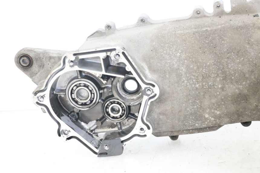 photo de CARTER MOTORE INFERIORE KYMCO XCITING 250 (2006 - 2009) - Dettagli dei punti di fissaggio