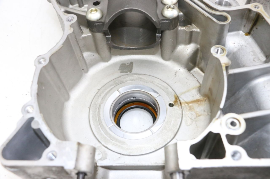 photo de CARTER MOTORE INFERIORE YAMAHA XP T-MAX TMAX 500 (2008 - 2012) - Dettagli dei punti di fissaggio