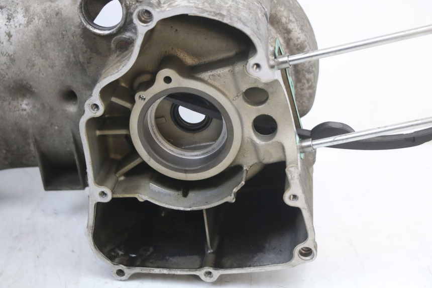 photo de CARTER BAS MOTEUR YAMAHA YP MAJESTY 125 (2002 - 2006) - Altra angolazione