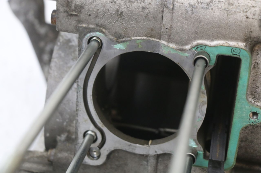 photo de CARTER BAS MOTEUR YAMAHA YP MAJESTY 125 (2002 - 2006) - Dettagli dei punti di fissaggio