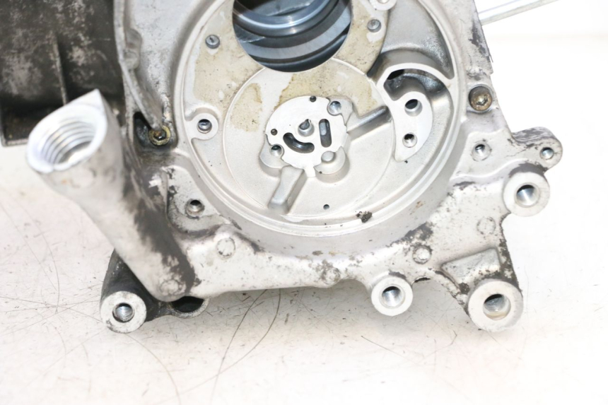 photo de CARTER MOTORE INFERIORE YAMAHA YP MAJESTY 125 (1998 - 2001) - Caratteristiche distintive