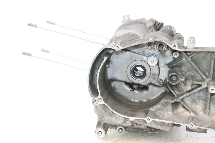 photo de CARTER MOTORE INFERIORE YAMAHA YP MAJESTY 125 (1998 - 2001) - Dettagli dei punti di fissaggio