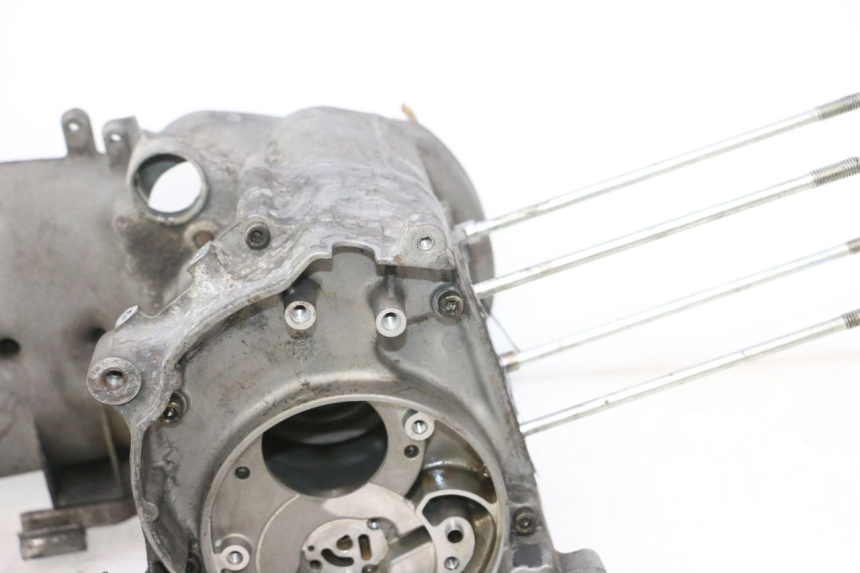 photo de CARTER MOTORE INFERIORE YAMAHA YP MAJESTY 125 (1998 - 2001) - Caratteristiche distintive