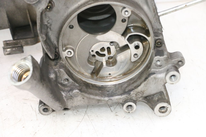 photo de CARTER MOTORE INFERIORE YAMAHA YP MAJESTY 125 (1998 - 2001) - Zoom sui componenti