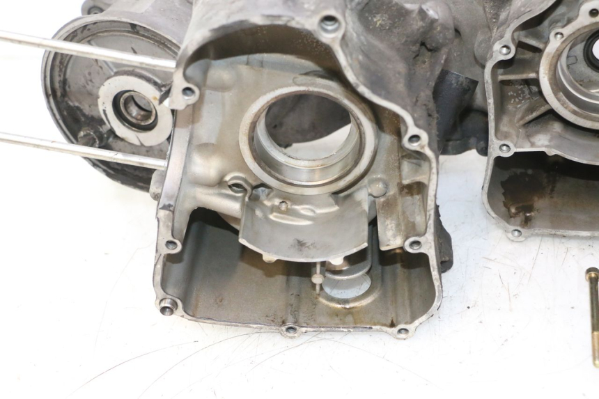 photo de CARTER MOTORE INFERIORE YAMAHA YP MAJESTY 125 (1998 - 2001) - Ispezione visiva dettagliata